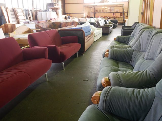 Gut erhaltene gebrauchte Sofas und Sessel in der Möbelbörse Trier